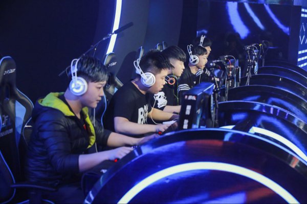 他既可以在 他既可以在