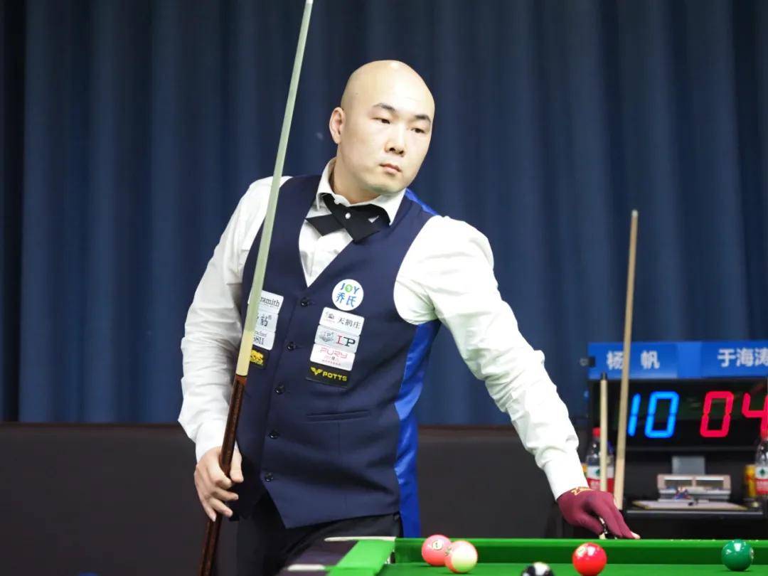 上表现得游 上表现得游